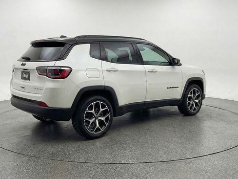 Used 2025 Jeep Compass Limited AWD/4WD image 9