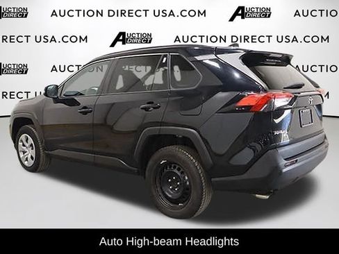 Used 2021 Toyota RAV4 LE image 5