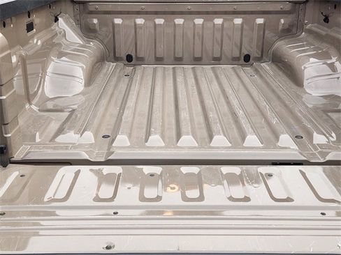 Used 2024 Nissan Frontier PRO-4X w/ Technology Package image 13