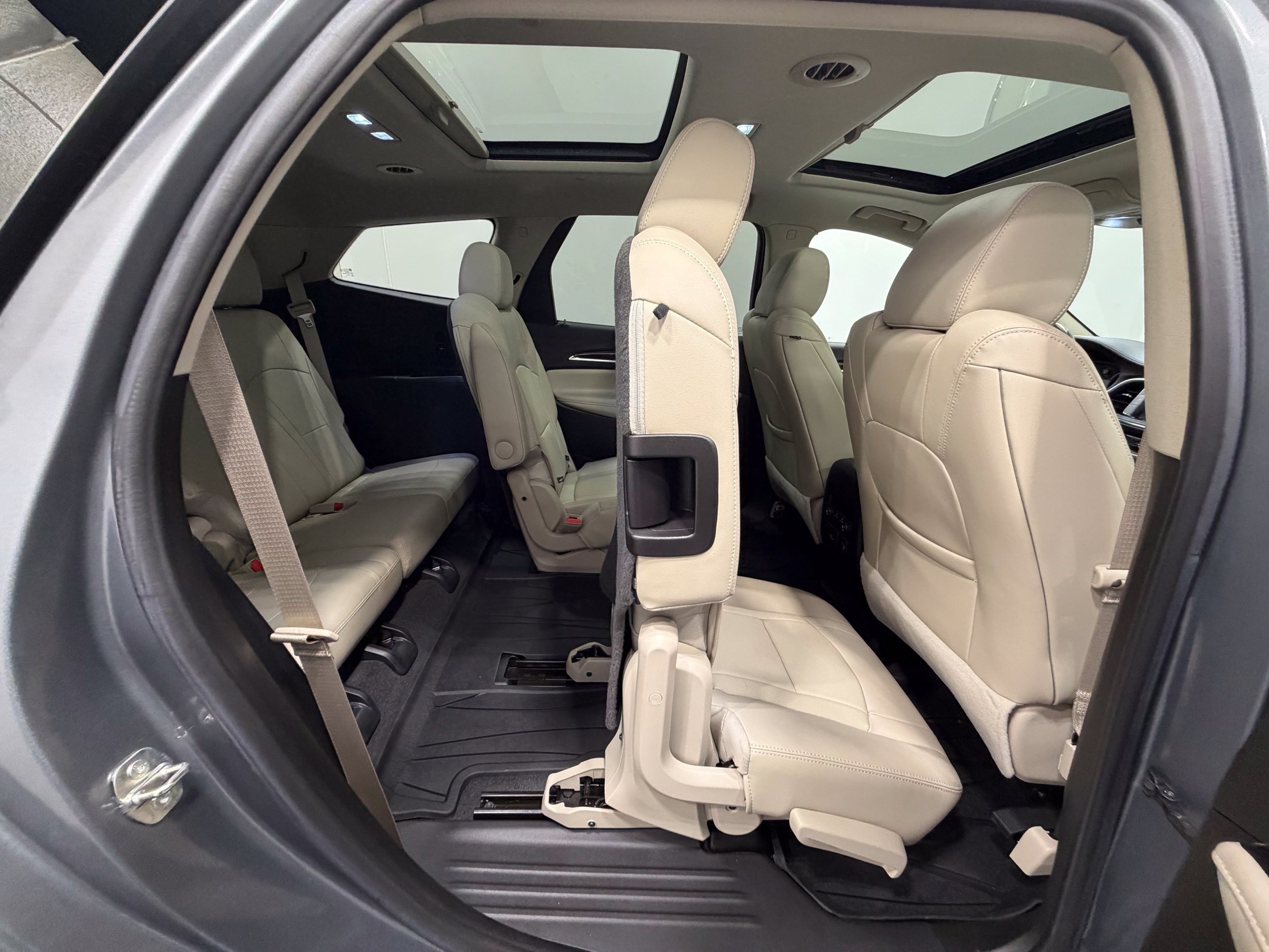 Used 2020 Buick Enclave Essence w/ Sound and Sites Package AWD/4WD image 29