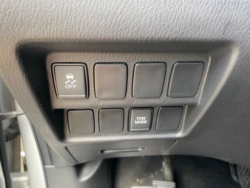 Used 2018 Nissan Pathfinder S image 14