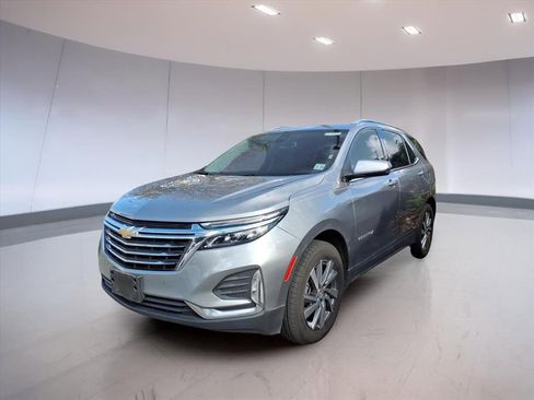 Used 2023 Chevrolet Equinox Premier image 2