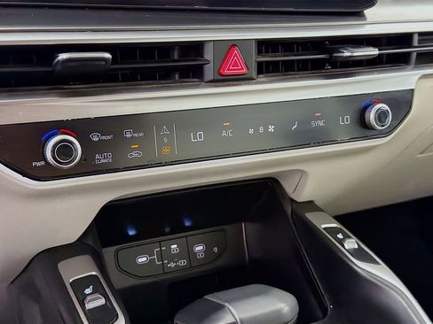 Used 2025 Kia Sorento S image 19