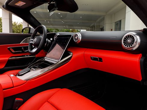 Used 2024 Mercedes-Benz SL 63 AMG 4MATIC image 26