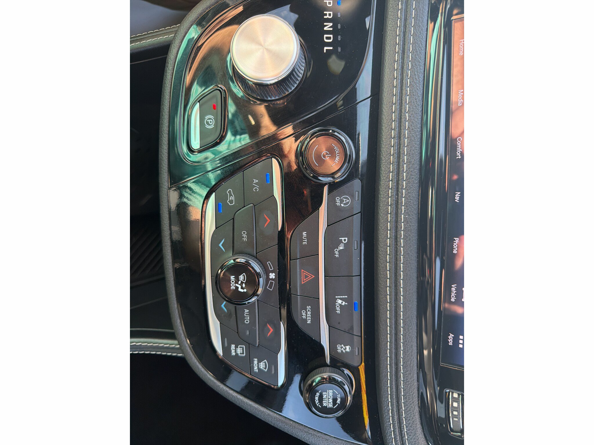 Used 2025 Chrysler Pacifica Limited FWD image 16