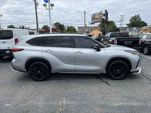 Used 2023 Toyota Highlander XSE AWD/4WD image 11
