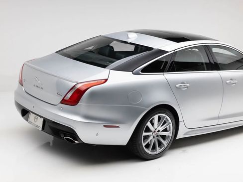 Used 2016 Jaguar XJ R-Sport RWD image 27