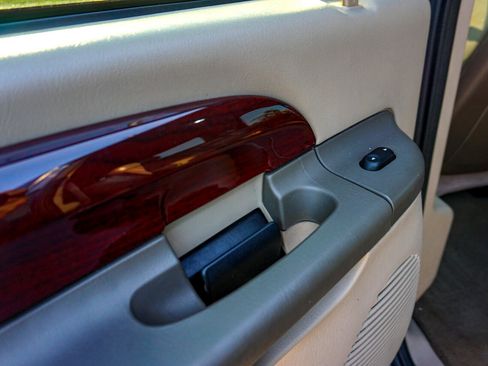 Used 2003 Ford Excursion Eddie Bauer image 39