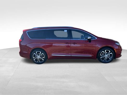 New 2026 Chrysler Pacifica Pinnacle image 8
