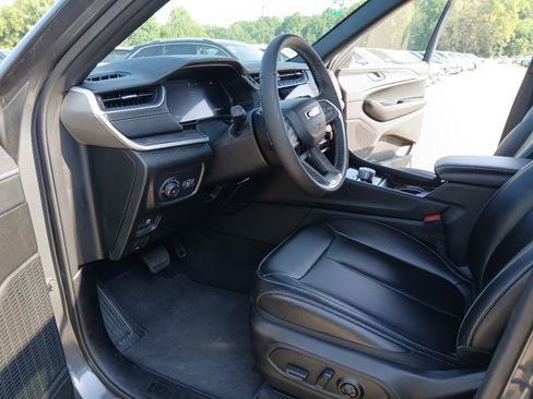 Used 2025 Jeep Grand Cherokee Limited AWD/4WD image 9