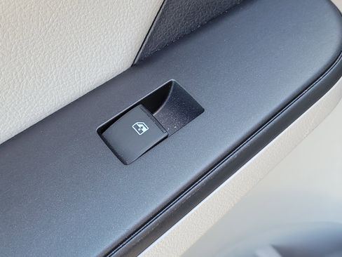 Used 2017 Toyota Camry XLE w/ Moonroof Package image 15