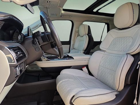 Used 2020 Lincoln Navigator Black Label w/ Cargo Convenience Package image 15