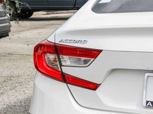 Used 2020 Honda Accord Touring image 11