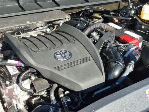 Used 2025 Toyota Highlander LE image 22