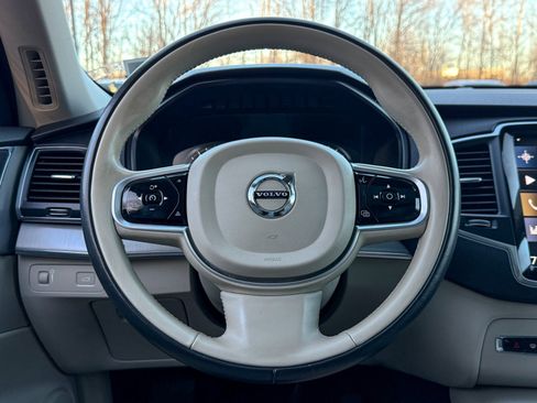 Used 2022 Volvo XC90 T5 Momentum w/ Climate Package image 39