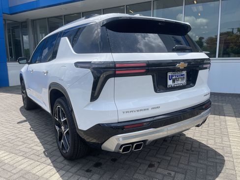 Used 2024 Chevrolet Traverse RS image 3