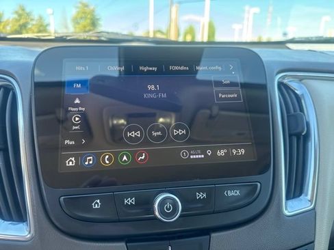 Used 2024 Chevrolet Malibu LT FWD image 23
