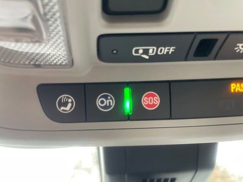 Used 2024 GMC Terrain SLT w/ Infotainment Package II image 32