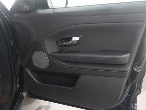 Used 2018 Land Rover Range Rover Evoque SE image 9