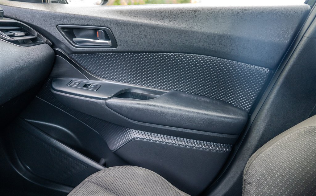 Used 2018 Toyota C-HR XLE FWD image 23