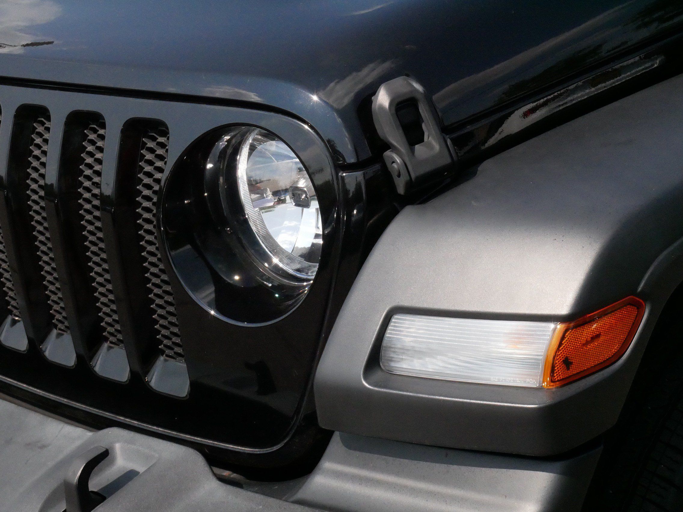 Used 2022 Jeep Wrangler Sport AWD/4WD image 16