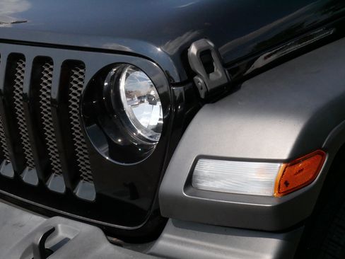 Used 2022 Jeep Wrangler Sport AWD/4WD image 16