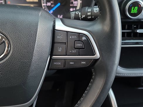 Used 2023 Toyota Highlander LE image 14