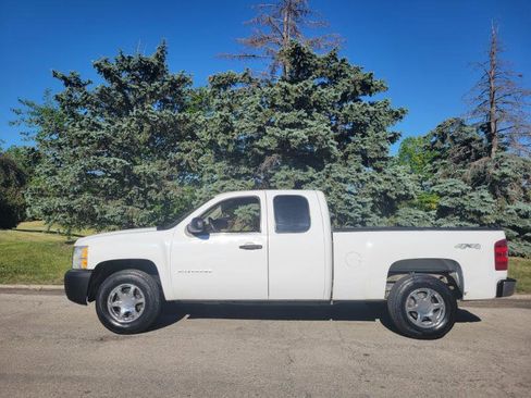 Used 2011 Chevrolet Silverado 1500 W/T AWD/4WD image 2