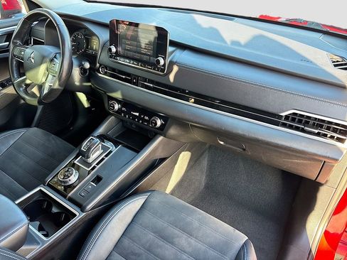 Used 2023 Mitsubishi Outlander SE image 29