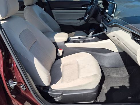 Used 2025 Nissan Altima 2.5 SV FWD image 28