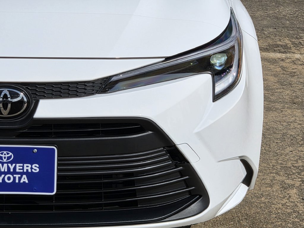 Used 2026 Toyota Corolla LE FWD image 4