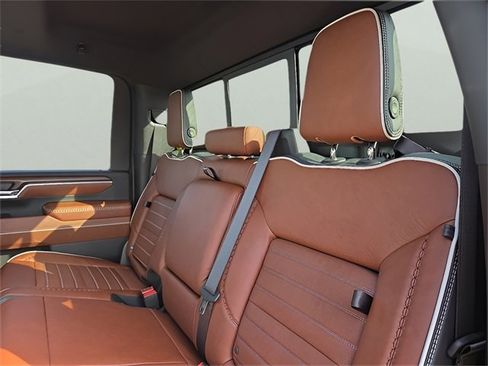 New 2025 GMC Sierra 2500 Denali Ultimate w/ Max Trailering Package image 11