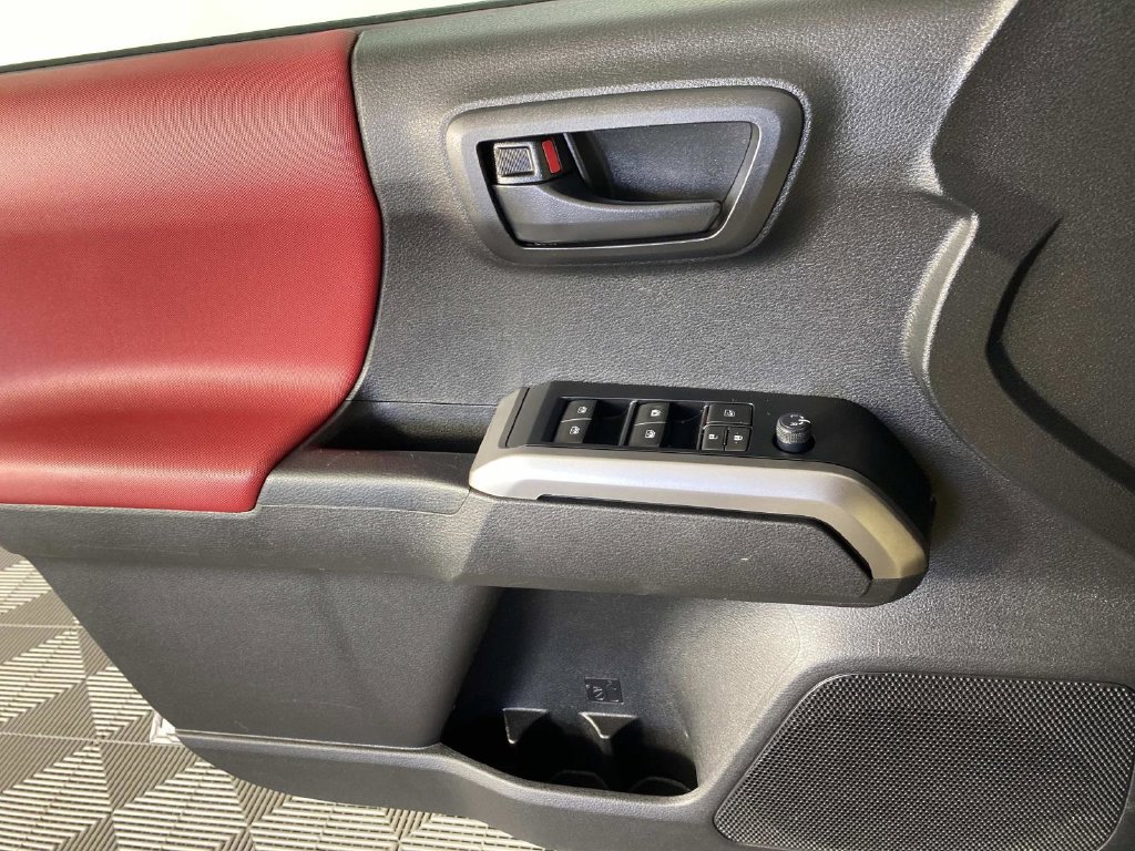 Used 2022 Toyota Tacoma SR5 AWD/4WD image 22
