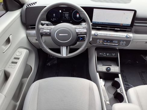 Used 2024 Hyundai Kona SEL w/ Convenience Package FWD image 2