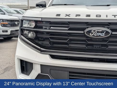 Used 2025 Ford Expedition Platinum w/ Stealth Performance Package AWD/4WD image 10