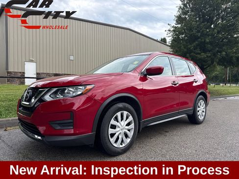 Used 2017 Nissan Rogue S FWD image 1