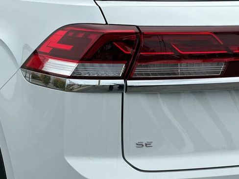 New 2024 Volkswagen Atlas Cross Sport SE FWD image 25