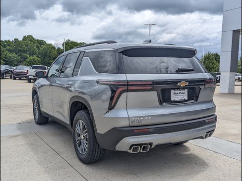 New 2026 Chevrolet Traverse LT w/ LPO, Floor Liner Package FWD image 8