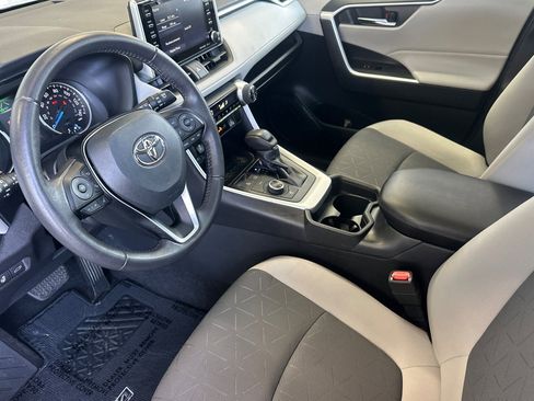 Certified 2021 Toyota RAV4 XLE w/ Convenience Package AWD/4WD image 9