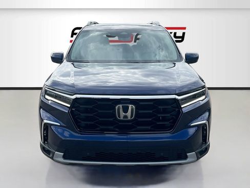 Used 2024 Honda Pilot Touring image 2