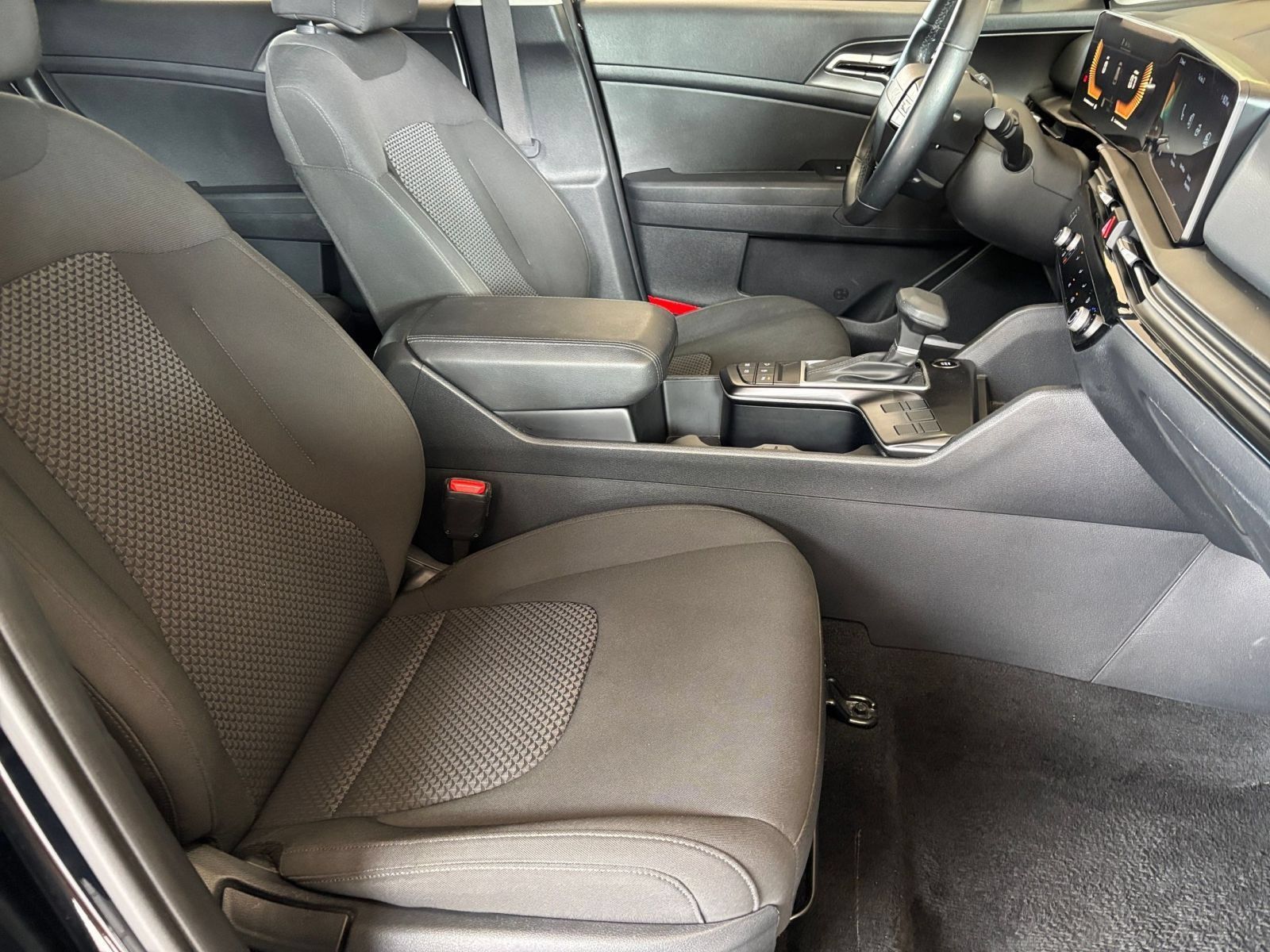 Used 2026 Kia Sportage LX FWD image 35