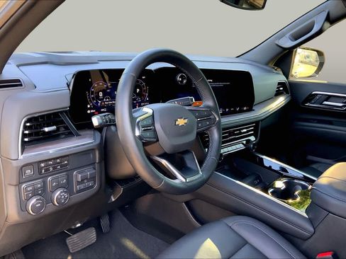 Used 2025 Chevrolet Tahoe LT w/ Comfort Package AWD/4WD image 17