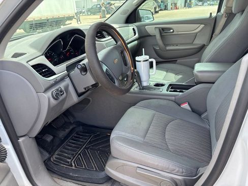 Used 2017 Chevrolet Traverse LS FWD image 8