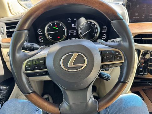Used 2020 Lexus LX 570 4WD w/ Luxury Package image 12