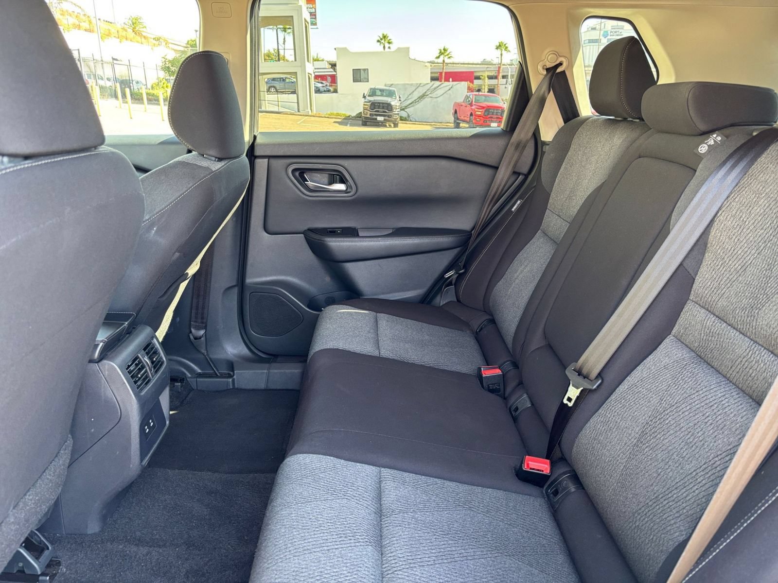 Used 2025 Nissan Rogue SV AWD/4WD image 27