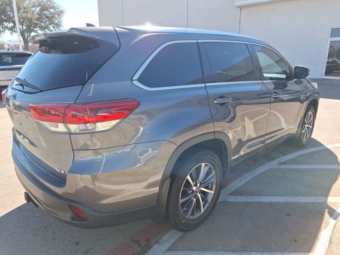 Used 2017 Toyota Highlander XLE image 6