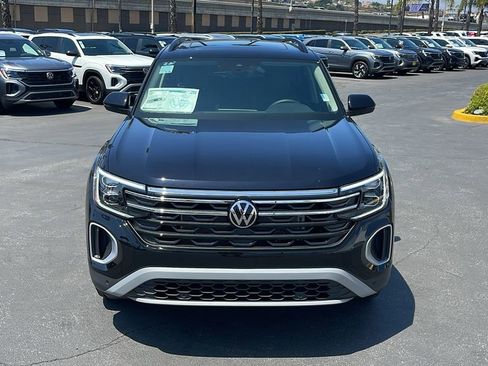 New 2025 Volkswagen Atlas Peak Edition SE image 2