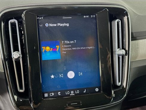 Used 2023 Volvo XC40 B4 Plus w/ Driver Assist Package image 16