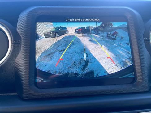 Used 2018 Jeep Wrangler Unlimited Sahara image 17