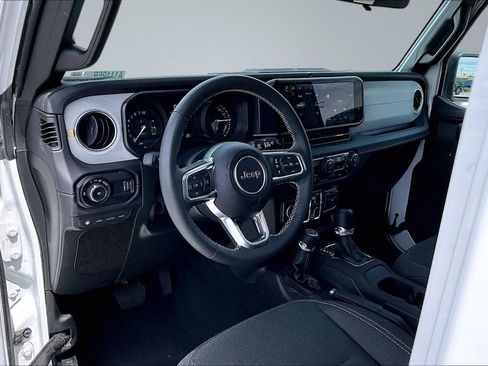 Certified 2025 Jeep Wrangler Unlimited Sahara w/ Safety Group image 4